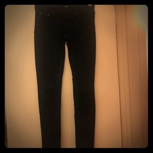 Black True Religion size 25 skinnyjeans "Halle"